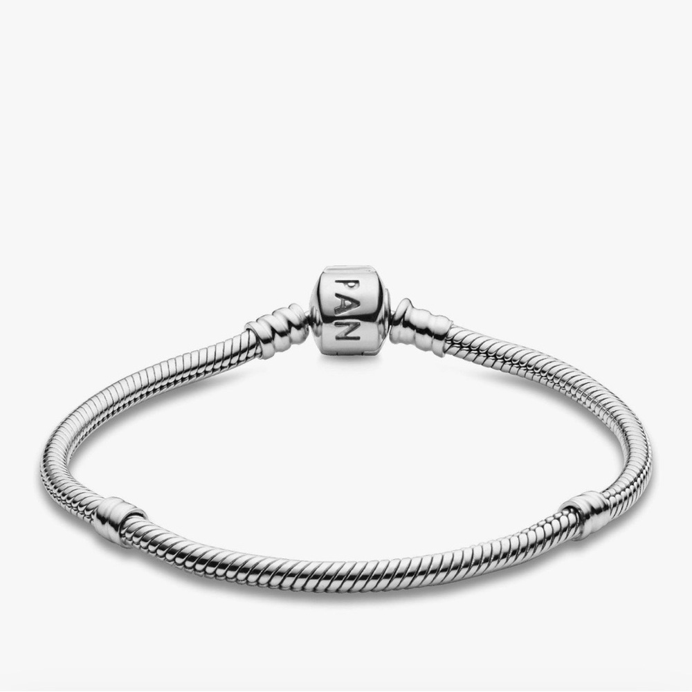Pandora Elegant Silver Snake Bracelet with Iconic Clasp…EUC